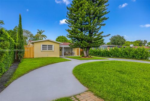 304 Sw 68th Ave, Pembroke Pines, FL, 33023-1135 | Card Image