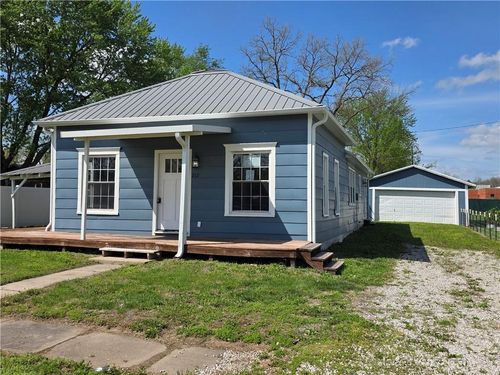 712 Market St, Lacygne, KS, 66040-8500 | Card Image