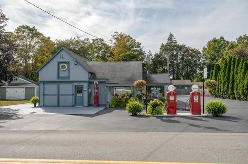 107 Boston Post Rd, Amherst, NH, 03031-2940 | Card Image