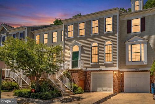 9902 Michael Schar Ct, Vienna, VA, 22181-5912 | Card Image