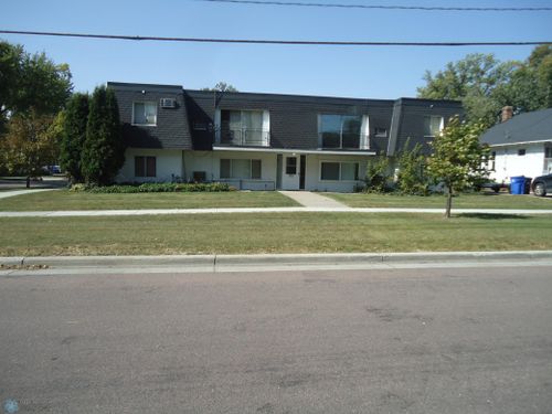 c-702 Oak Street N, Fargo, ND, 58102 | Card Image