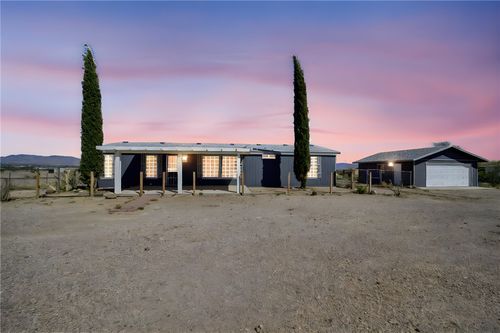 596 S Emery Park Rd, Golden Valley, AZ, 86413-7813 | Card Image