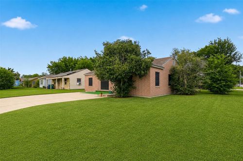 1419 Silverdale St, Houston, TX, 77029-3243 | Card Image