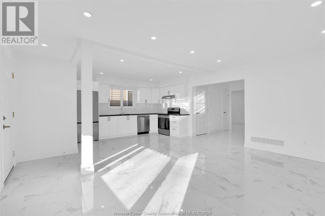 1510 Langlois Ave, House other with 4 bedrooms, 2 bathrooms and null parking in Windsor ON | Image 6