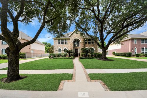 16 Twin Valley Dr, Sugar Land, TX, 77479-5613 | Card Image