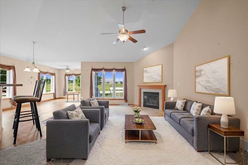 124 Sarahs Way, Sheboygan Falls, WI, 53085-1477 | Card Image