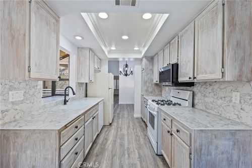 a-5712 Skyview Way, Agoura Hills, CA, 91301 | Card Image