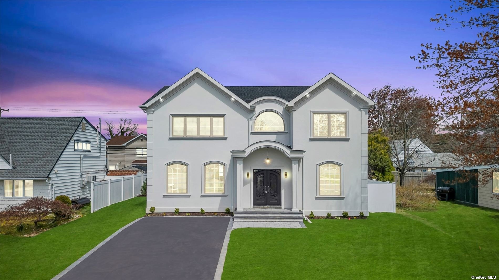Lantern Rd, Hicksville, NY 11801