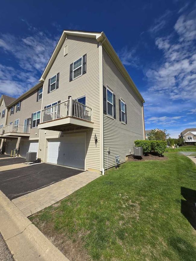 231 Lionel Dr, Townhouse with 3 bedrooms, 3 bathrooms and 2 parking in Grayslake IL | Image 34