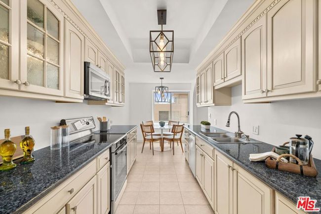 UNIT-406 - 318 N Maple Dr, Condo with 2 bedrooms, 3 bathrooms and 2 parking in Beverly Hills CA | Image 26