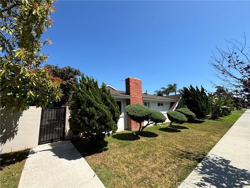 17082 Emerald Ln, Huntington Beach, CA, 92647-5786 | Card Image