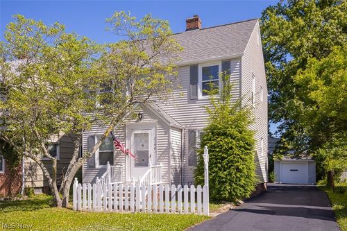 21901 Kennison Ave, Euclid, OH, 44123-1916 | Card Image