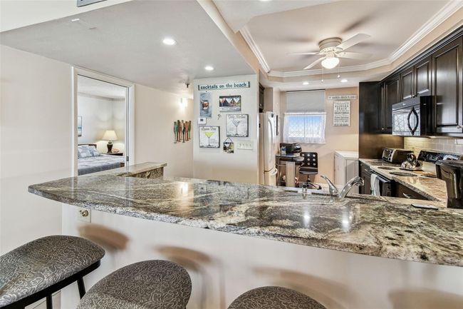 APT-504 - 15462 Gulf Blvd, Condo with 2 bedrooms, 2 bathrooms and null parking in MADEIRA BEACH FL | Image 6
