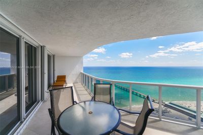 2603 - 16711 Collins Ave, Condo with 3 bedrooms, 2 bathrooms and null parking in Sunny Isles Beach FL | Image 3