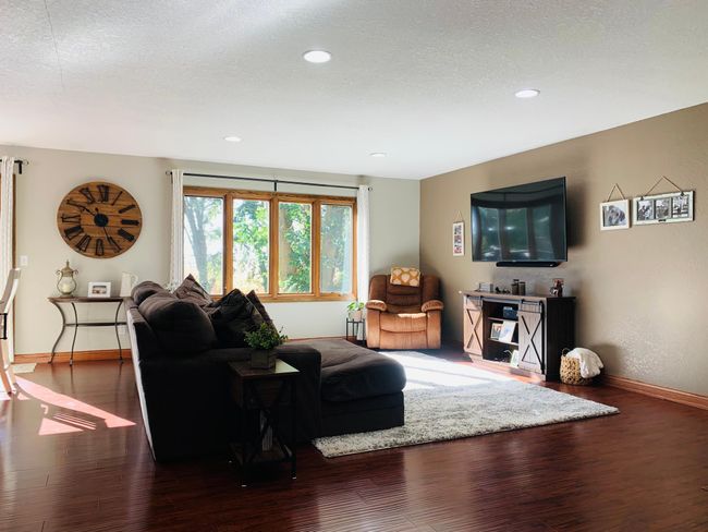 Living Room - Upper | Image 7