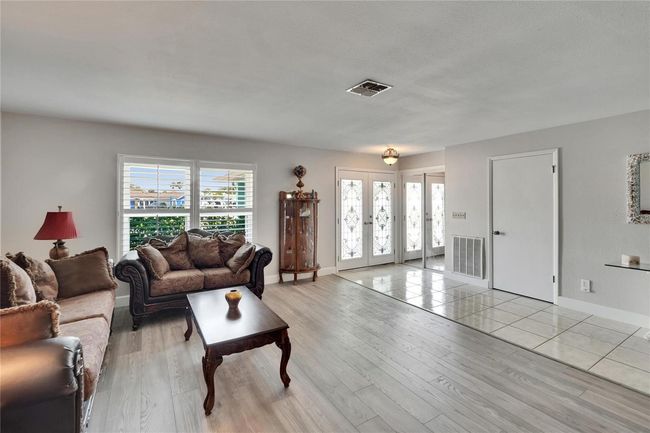 6530 Manila Palm Way, House other with 4 bedrooms, 2 bathrooms and null parking in APOLLO BEACH FL | Image 10