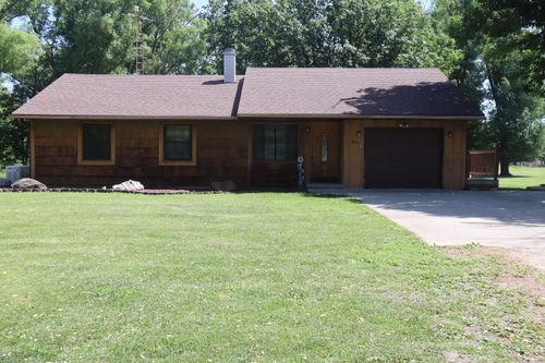 402 S Main St, New Bedford, IL, 61346-1013 | Card Image