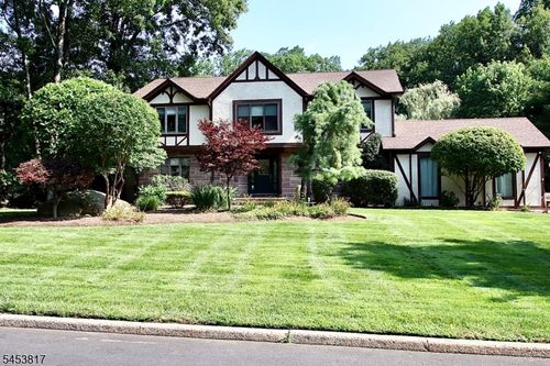 9 Watch Hill Rd, Mahwah, NJ, 07430-3048 | Card Image