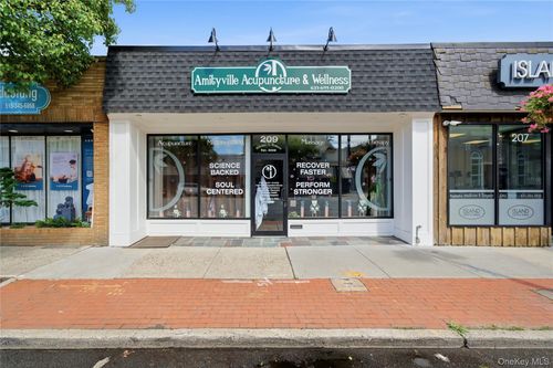 209 Broadway, Babylon, NY, 11701 | Card Image