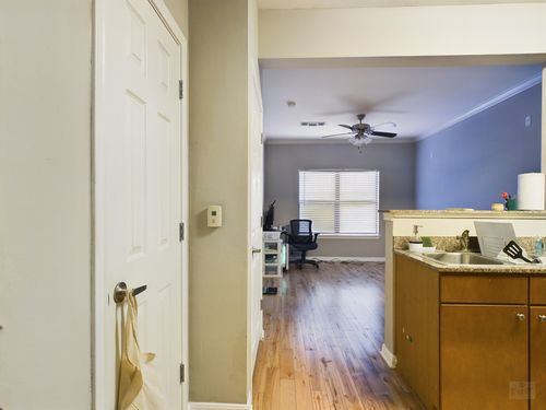 218-2502 Leon St, Austin, TX, 78705-4494 | Card Image