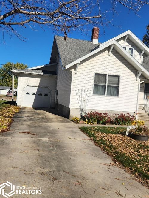 124 W 4th St, Kanawha, IA, 50447-5036 | Card Image