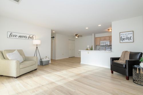 8782 Woodbridge Dr, Greendale, WI, 53129-1087 | Card Image