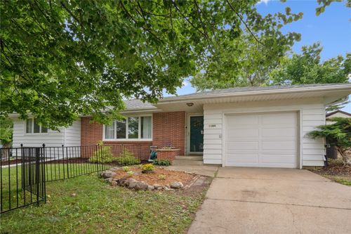1104 Olive St, Cedar Falls, IA, 50613-2535 | Card Image
