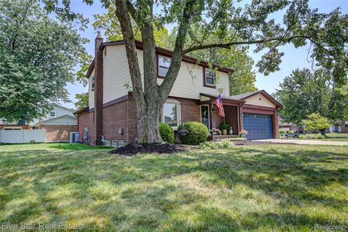 21953 Hall Rd, Woodhaven, MI, 48183-1517 | Card Image