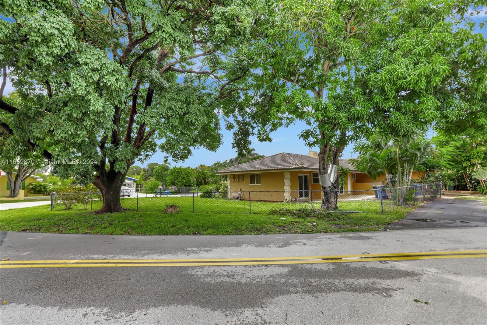 33rd St, Oakland Park, FL 33334