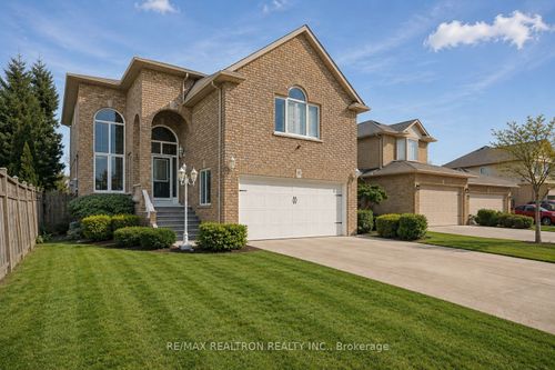 11 Redtail Cres, Hamilton, ON, L9B2R6 | Card Image