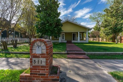 311 W Spring St, Weatherford, TX, 76086-3225 | Card Image