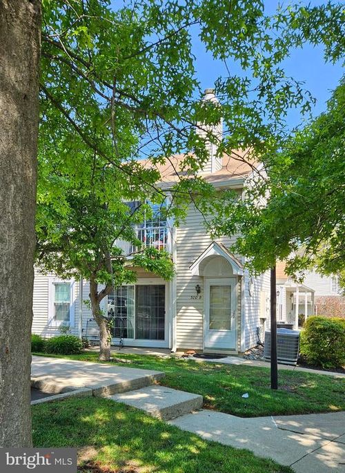300 Mitten Ln, Mount Laurel, NJ, 08054-3174 | Card Image