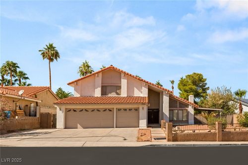 325 Esquina Dr, Henderson, NV, 89014-5136 | Card Image