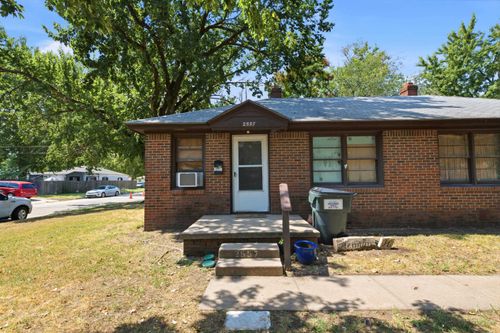 2555 S Ellis Ave, Wichita, KS, 67216-1227 | Card Image