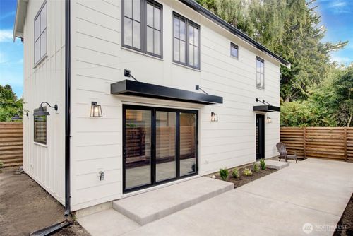 4608 Ne 47th St, Seattle, WA, 98105-3816 | Card Image