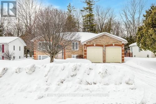 40 Fairway Cres, Wasaga Beach, ON, L9Z1B8 | Card Image