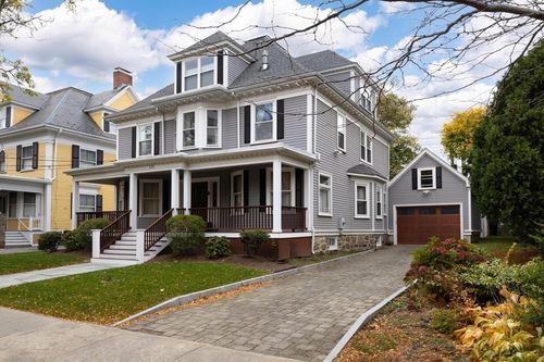 123 Centre St, Brookline, MA, 02446-2801 | Card Image
