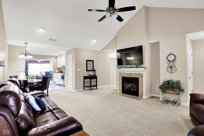 1056 Hilltop Commons Blvd, Condo with 3 bedrooms, 2 bathrooms and null parking in Whiteland IN | Image 11