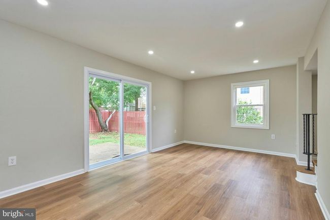 8321 Irongate Way, Townhouse with 3 bedrooms, 3 bathrooms and null parking in MANASSAS VA | Image 9