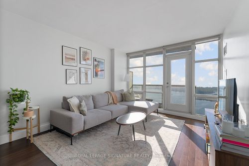 4311-35 Mariner Terr, Toronto, ON, M5V3V9 | Card Image