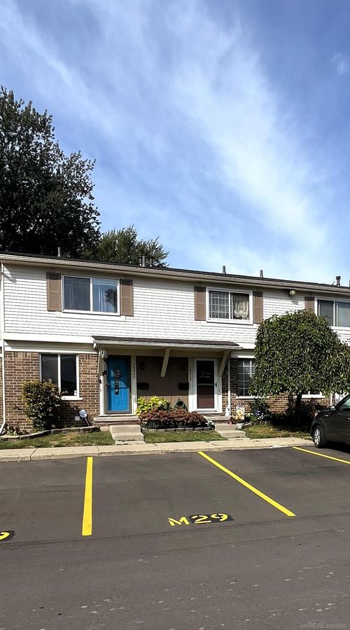 39737 Manor Dr, Harrison Township, MI, 48045-1525 | Card Image