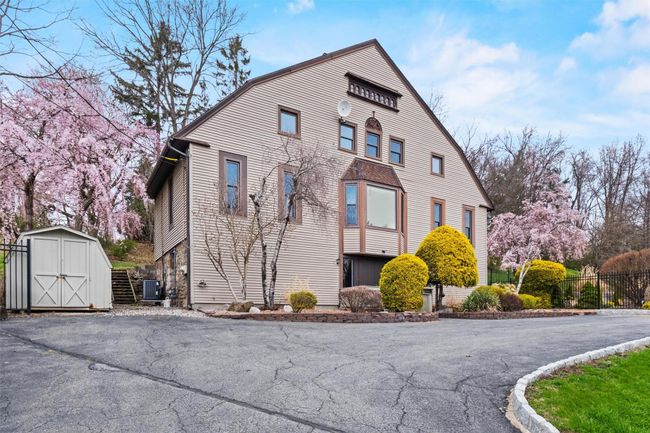 110 Sycamore Dr, Condo with 2 bedrooms, 2 bathrooms and null parking in Middletown NY | Image 34