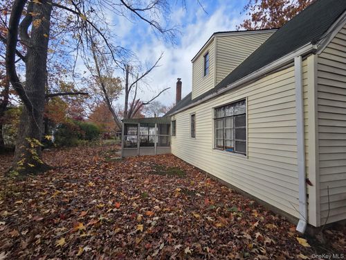 24 Bentley Rd, Great Neck, NY, 11023-1638 | Card Image