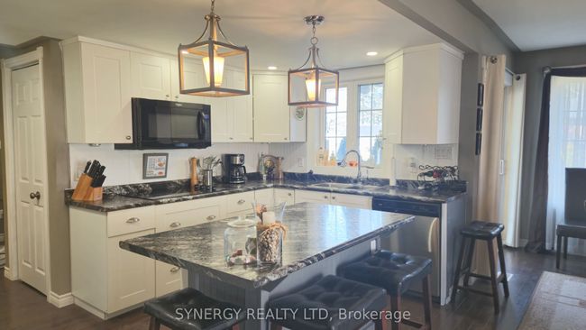 7953 Railroad Line, House other with 3 bedrooms, 2 bathrooms and 6 parking in Alvinston ON | Image 11