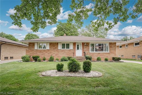 7635 Tamiami Dr, Parma, OH, 44134-6632 | Card Image