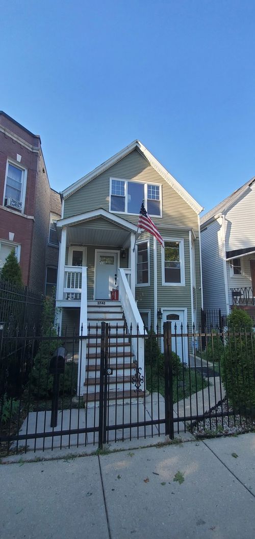 2-3742 W Mclean Ave, Chicago, IL, 60647-3418 | Card Image