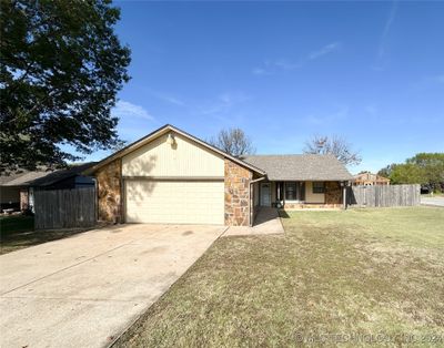 12019 E 28th Street, House other with 3 bedrooms, 2 bathrooms and null parking in Tulsa OK | Image 1