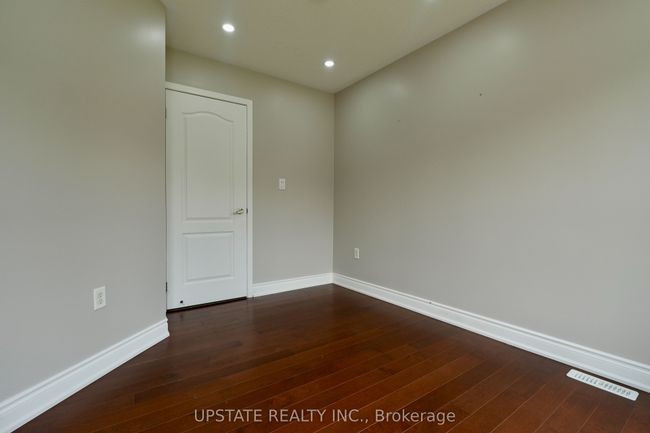 UPPER - 18 Caliper Rd, House attached with 4 bedrooms, 3 bathrooms and 2 parking in Brampton ON | Image 7