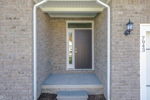 7943 Jordan Dr, Waterford, MI, 48327-3947 | Card Image