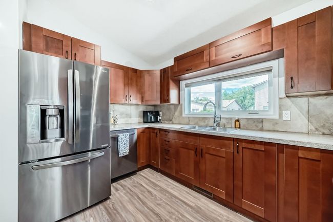207 Deerview Way Se, Townhouse with 3 bedrooms, 2 bathrooms and 1 parking in Calgary AB | Image 8